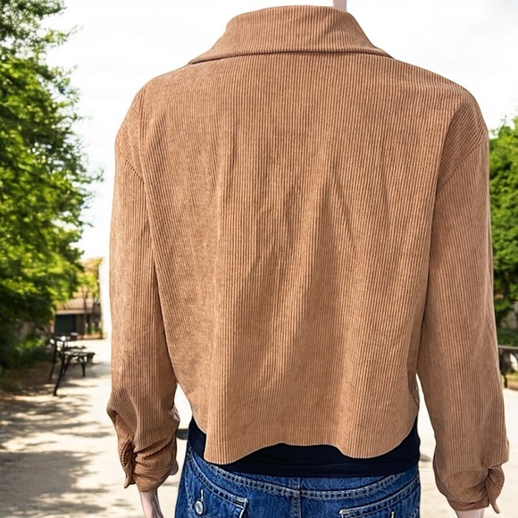 Women’s Button-Front Corduroy Flap Pocket Button-Up Crop Trucker Jacket - Picture 16 of 16